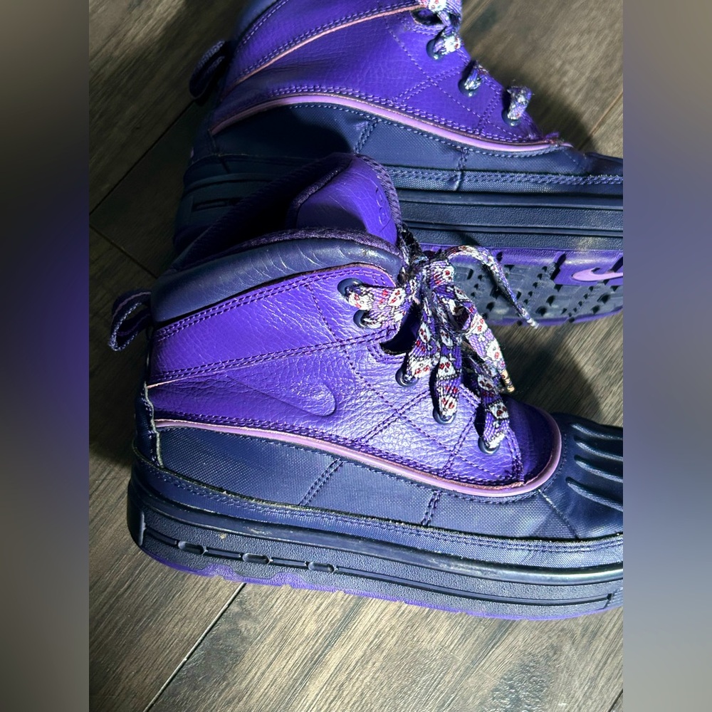 NIKE ACG Woodside purple youth size 2 purple waterproof boots